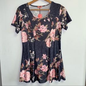 NWT SIMPLY ASTER TOP - MEDIUM